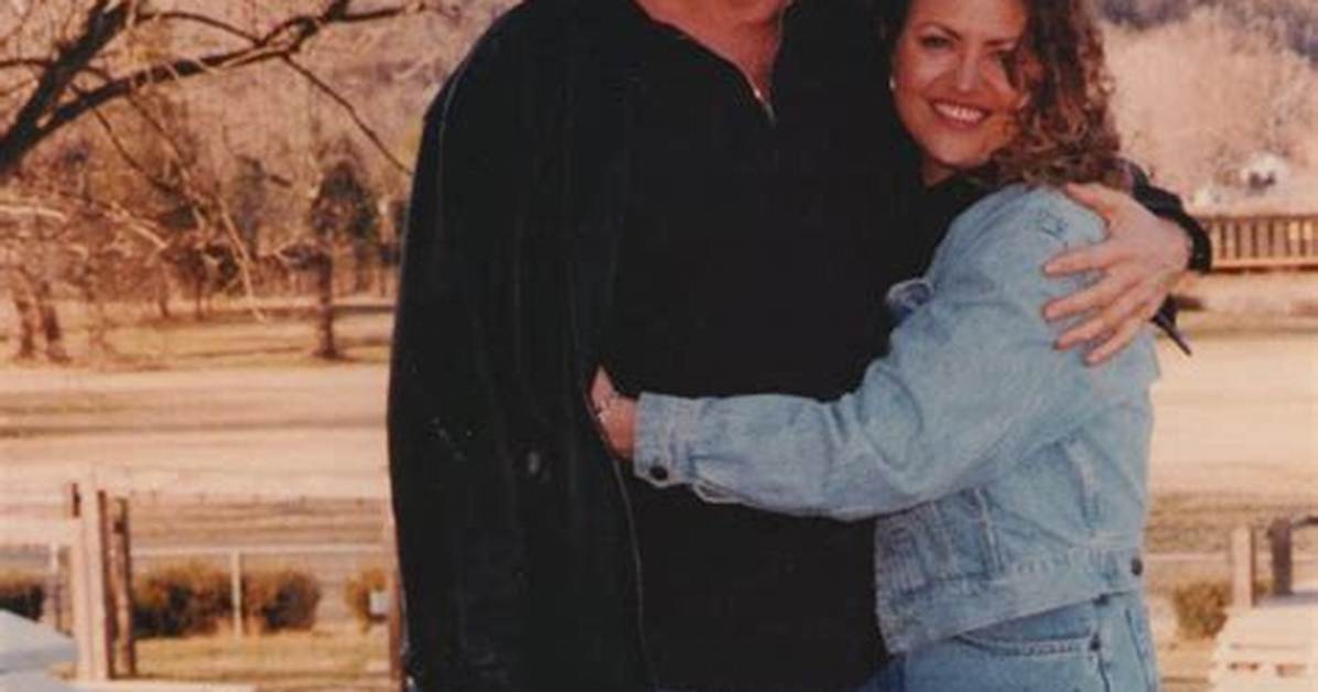 Lori Arnold Wikipedia: Who Is Tom Arnold’s Sister Lori – Is She Married?