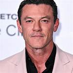 Luke Evans Bio, Wiki, Age, Height, Family, Gay, Spouse, Net Worth, Gaston, Dracula Untold, Movies and Tv Shows