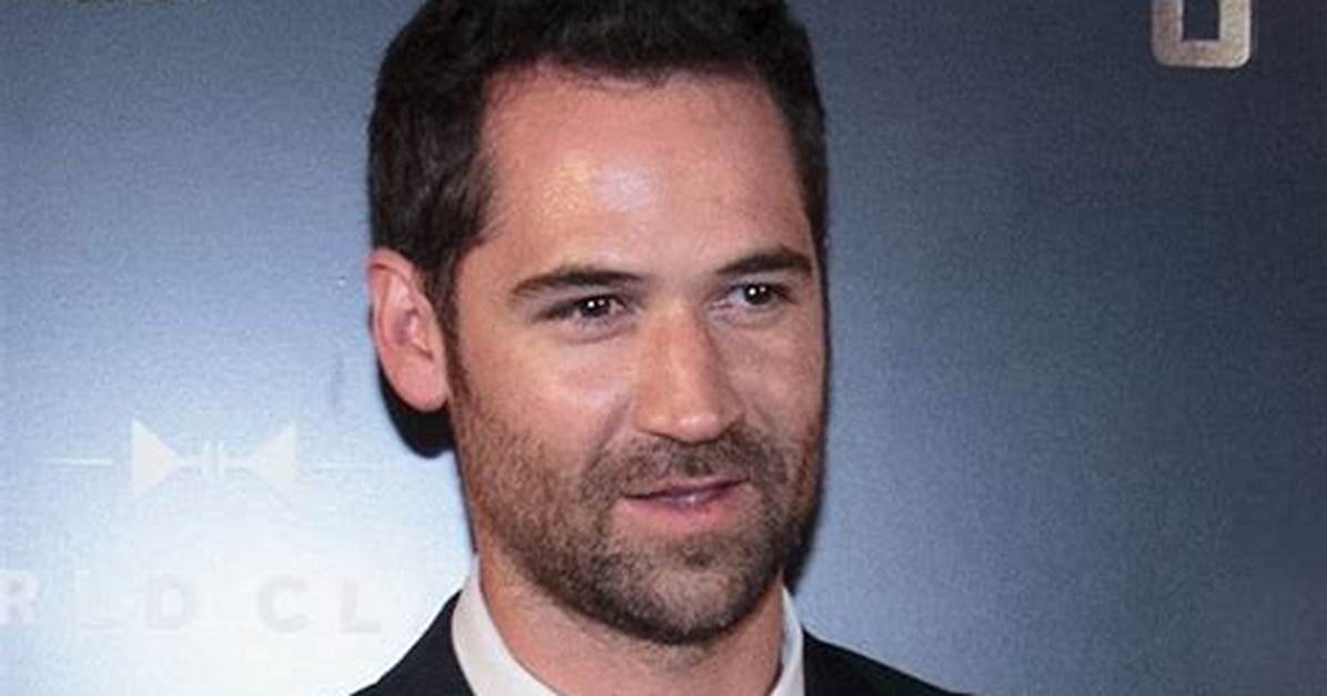 Manuel Garcia-Rulfo Bio, Age, Height, Parents, Mariana Padilla, Magnificent Seven, Padres & Networth