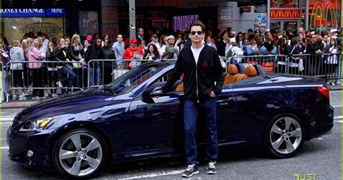 Matt Bomer: Husband, Net Worth, Tattoos, Smoking & Body Facts