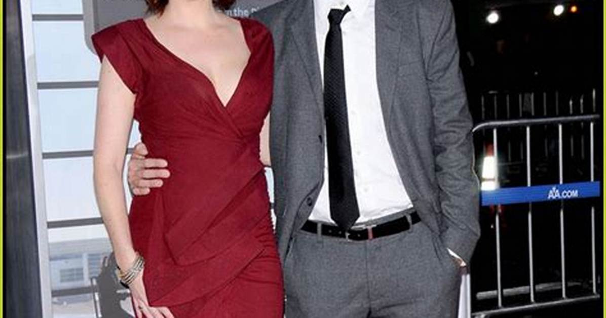 Melanie Lynskey: Dating, Net Worth, Tattoos, Smoking & Body Measurements