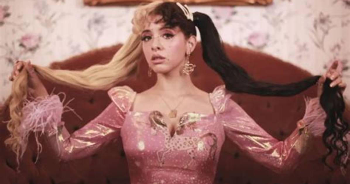 Melanie Martinez- Bio, Age, Songs, Net Worth, Boyfriend, Height, Career
