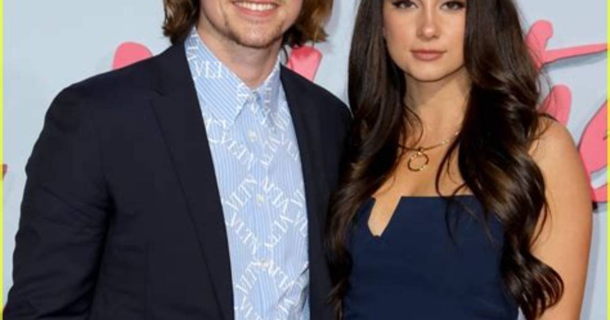 Mia Scholink – Joel Courtney Girlfriend Turned Fiance