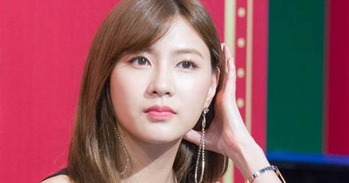 Oh Ha-Young – Hayoung (Apink Member) Profile, Wiki, Age, Biography, Career, Boyfriend, Net Worth, Family, Facts