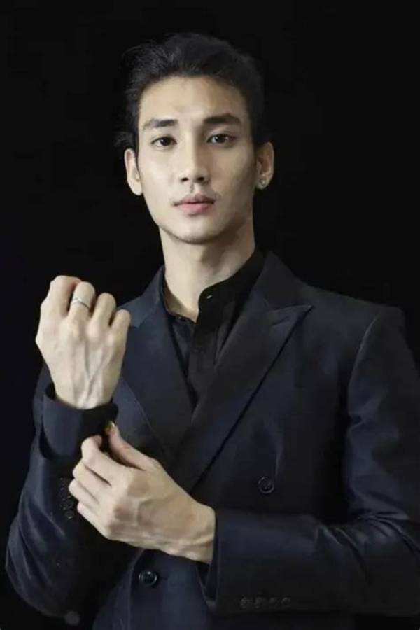 Paing Takhon Girlfriend and Parents, Meet the Model on Instagram