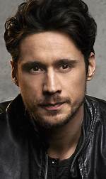 Peter Gadiot (James Valdez on Queen of the South) Bio Wiki, Wife, Dating
