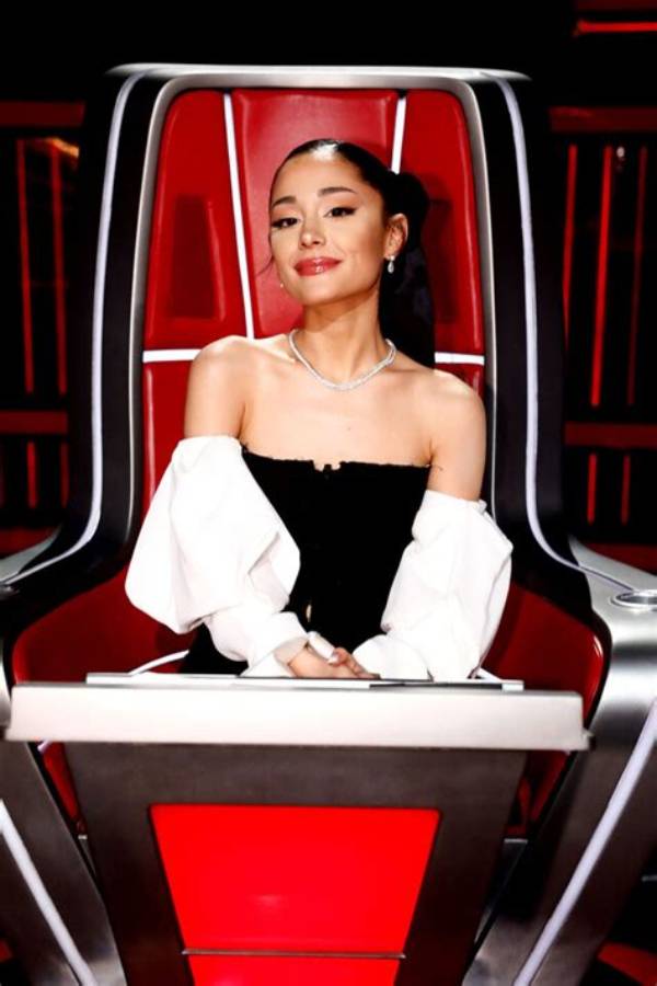 [Pics] Ariana Grande’s Outfit — ‘The Voice’ Season 11 Finale – Hollywood Life