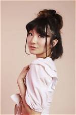 Poppy Liu I: Age, Birthday, Height, Net Worth, Wiki, Biography, Sister, Lucy Liu, Parents, Dating, Queer