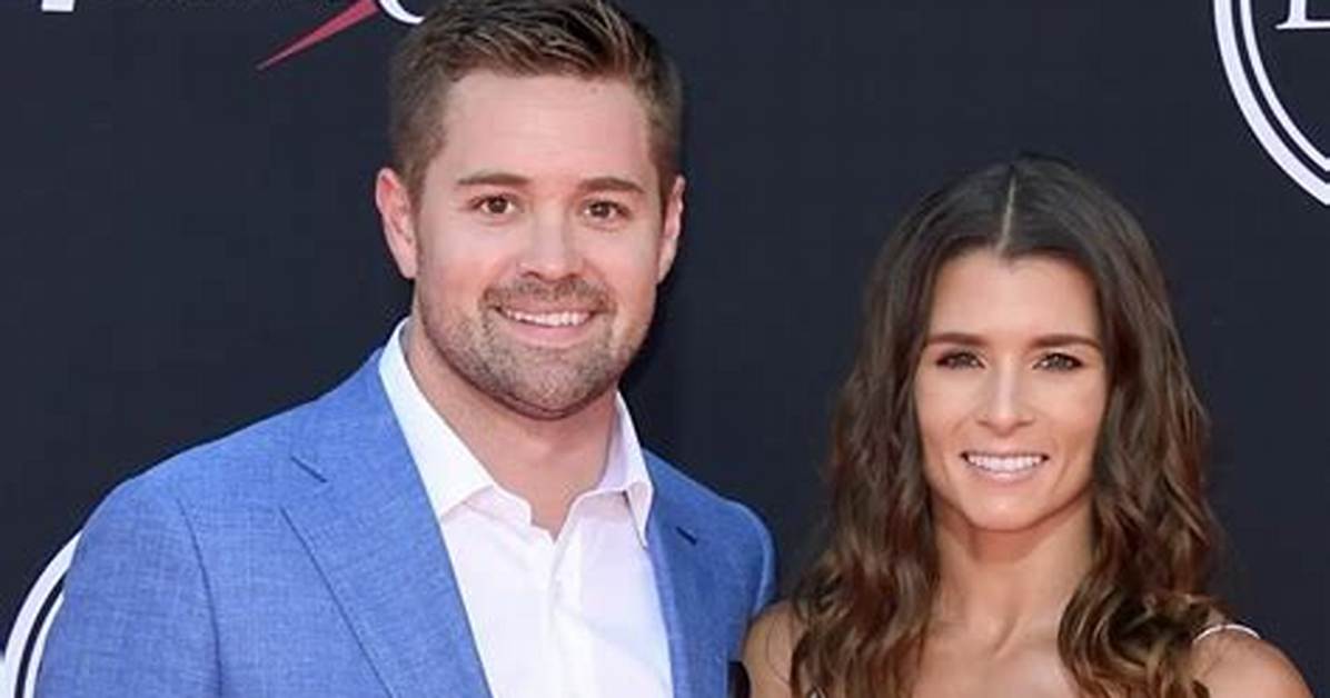 Ricky Stenhouse Jr. : Wife, Net Worth, Tattoos, Smoking & Body Facts