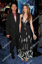 Saffron Burrows: Husband, Net Worth, Tattoos, Smoking & Body Measurements