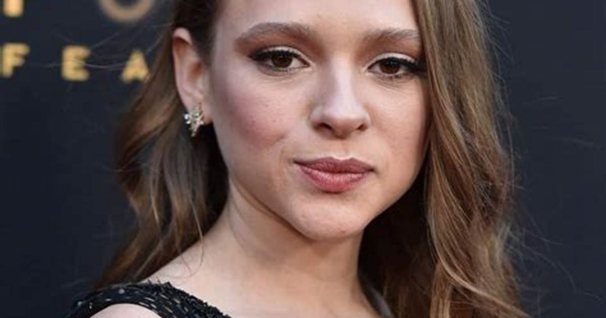 Shira Haas Height, Weight, Age, Wiki, Bio, Net Worth & Boyfriend