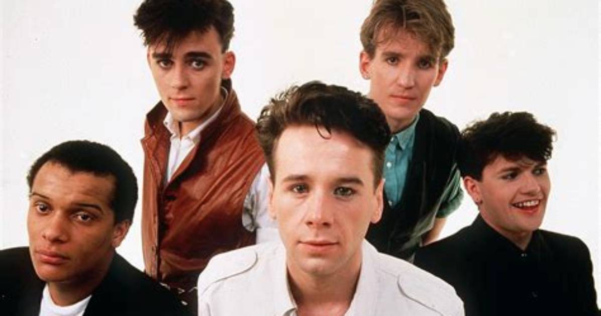 Simple Minds’s East at Easter Lyrics