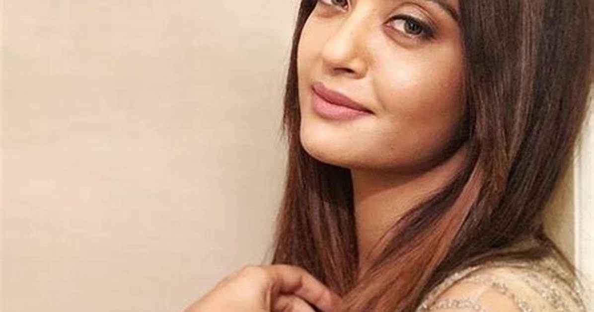 Surveen Chawla Bio, Wiki, Age, Height, Husband, Measurements, Acting Career