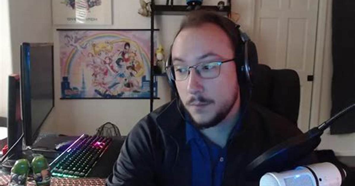 Twitch Star Moonmoon Real Name: Find His Age and Wikipedia