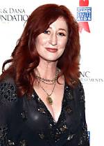 Vicki Lewis Bio, Age, Height, Family, Husband, Newsradio, Movies and Tv Shows