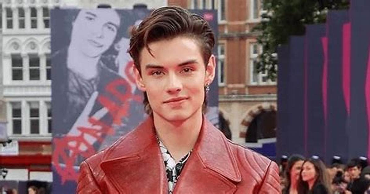 What Country Was Louis Partridge Born in? Where Does Louis Partridge Live?
