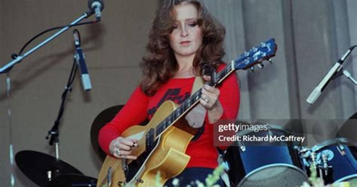 Where Does Bonnie Raitt Currently Live?