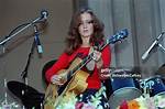 Where Does Bonnie Raitt Currently Live?