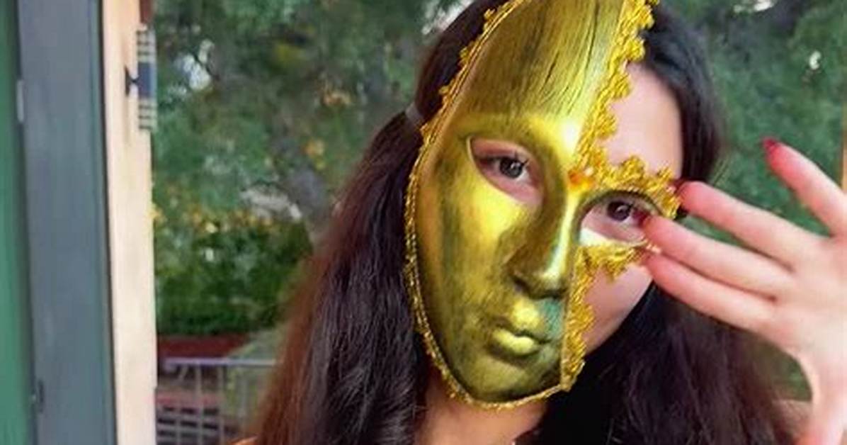 Who Is Influencer Leia Se? Viral Mask Video Explained